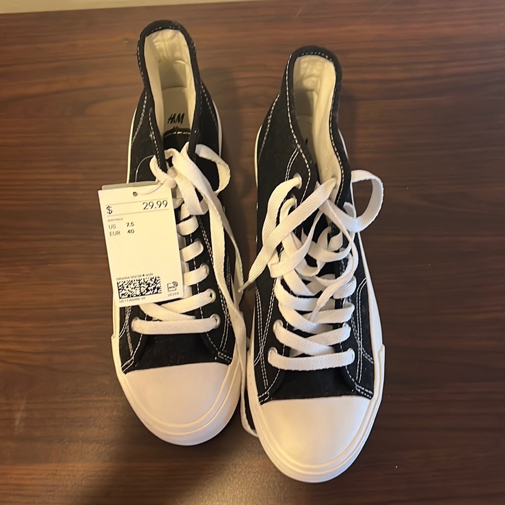 H&M converse style shoes 7.5 mens never worn , tag still on